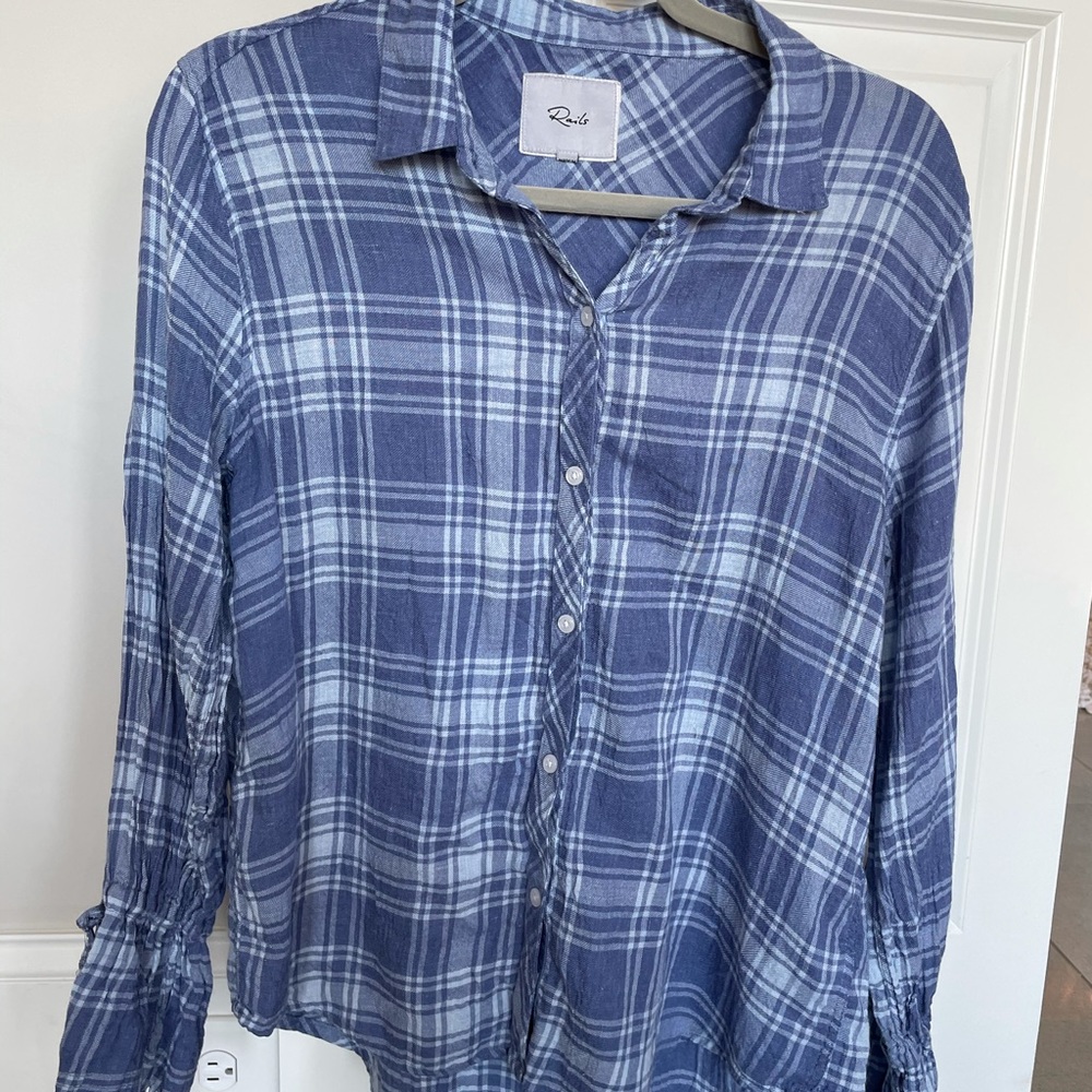 Rails button up